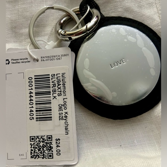 New Lululemon Logo Keychain Unisex - Picture 2 of 5